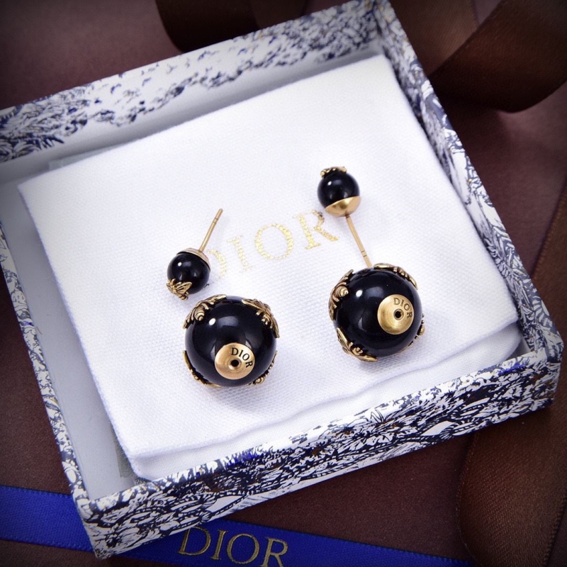 chr1st1an D10r earrings